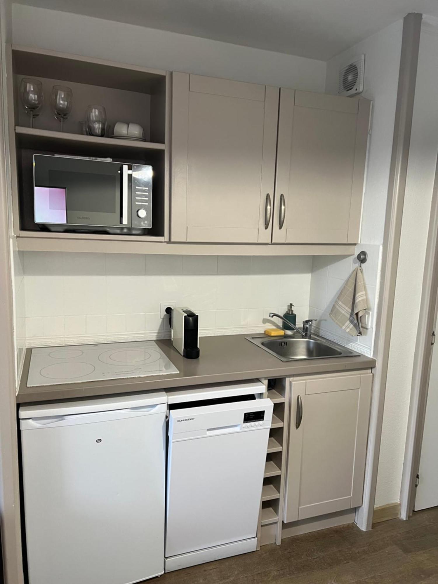 Appartement Bord De Mer Residence L'Ange Gardien วีลล์ฟรองซ์-ซูร์-แมร์ ภายนอก รูปภาพ